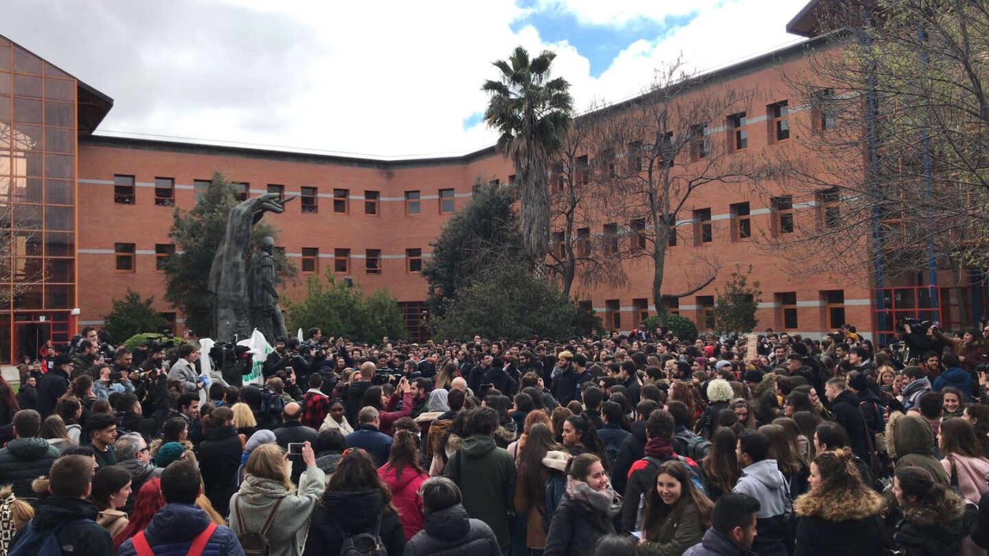 Concentraci&oacute;n de estudiantes de la Universidad Rey Juan Carlos