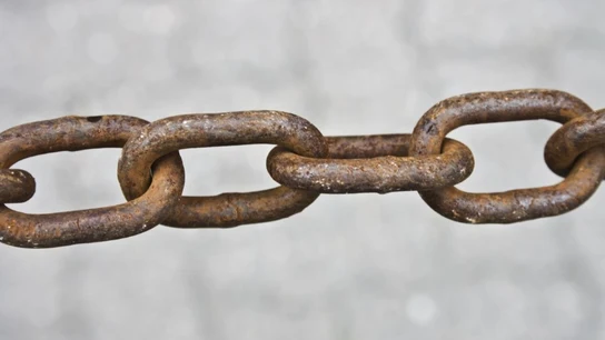 Una cadena de metal Una cadena de metal