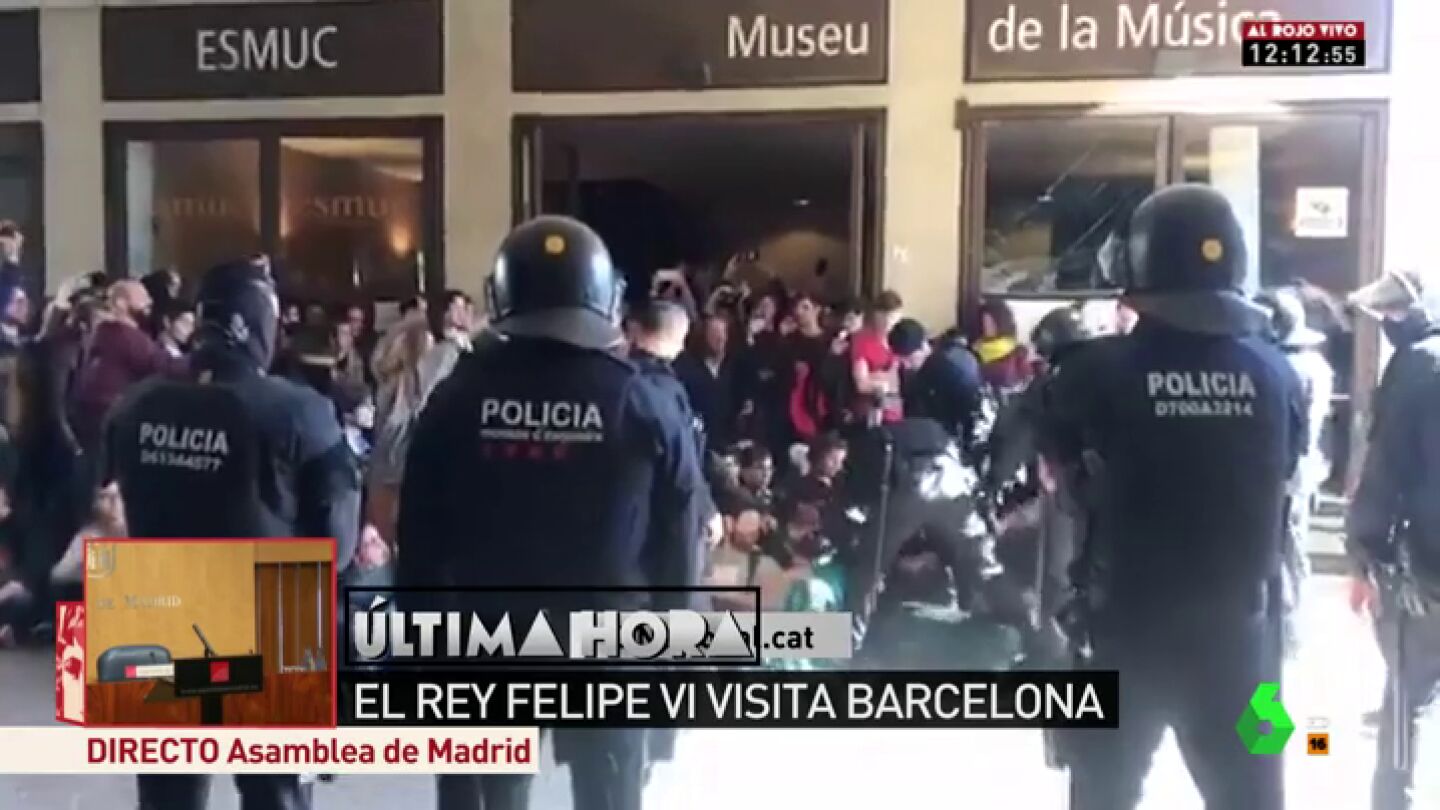 Los Mossos desalojan a manifestantes