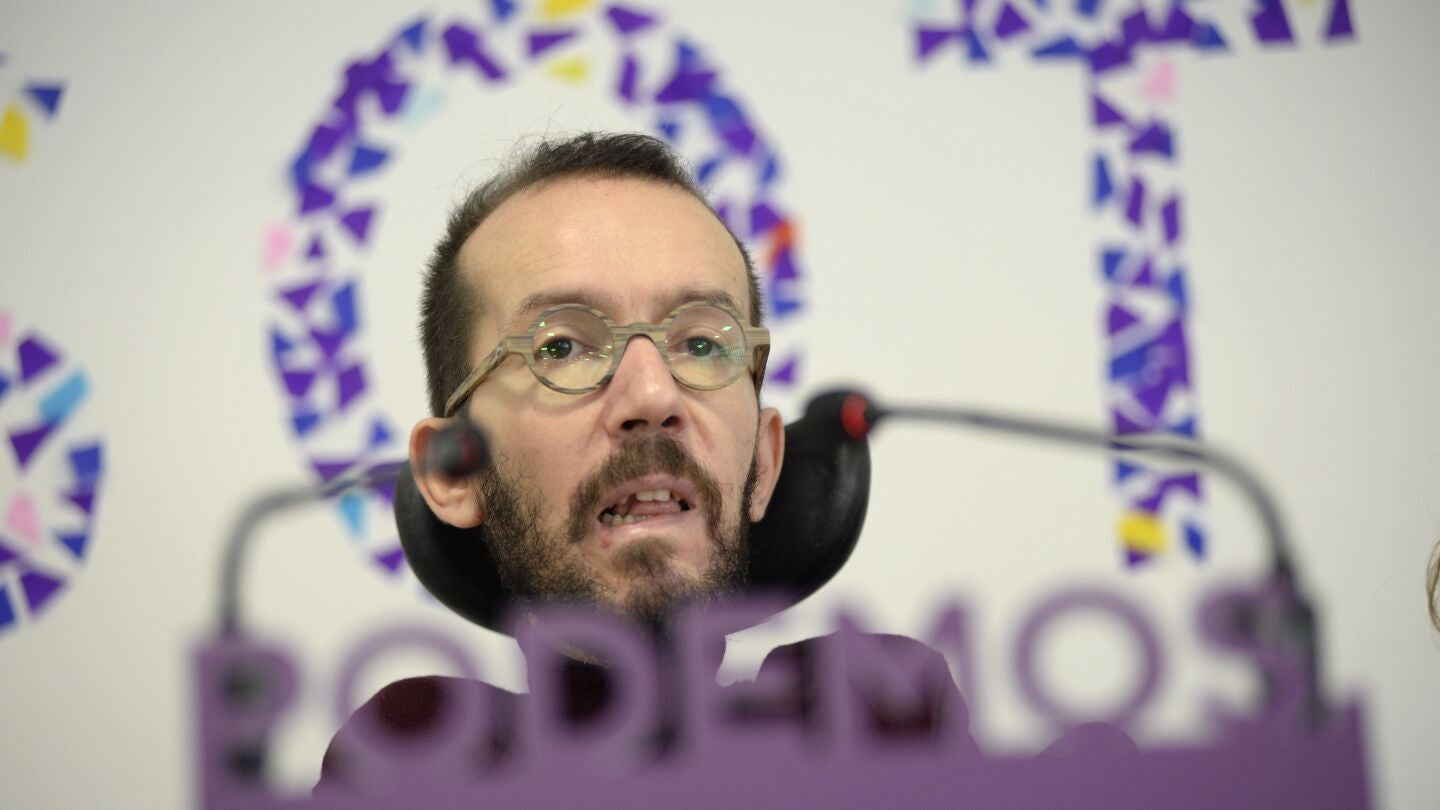 El portavoz de Podemos Pablo Echenique, durante la rueda de prensa tras la reuni&oacute;n del Consejo de Coordinaci&oacute;n de la formaci&oacute;n en Madrid. 