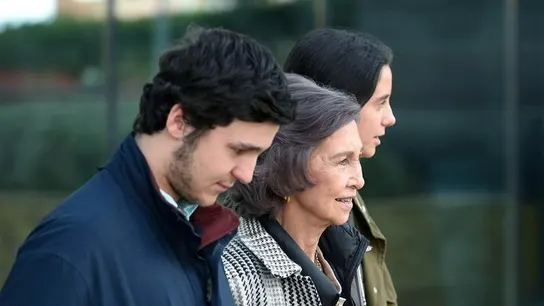 La Reina emérita Sofía, junto a sus nietos Felipe Juan Froilán y Victoria Federica La Reina emérita Sofía, junto a sus nietos Felipe Juan Froilán y Victoria Federica