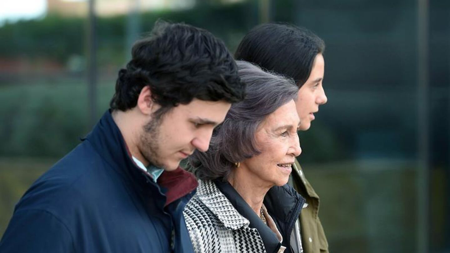 La Reina em&eacute;rita Sof&iacute;a, junto a sus nietos Felipe Juan Froil&aacute;n y Victoria Federica