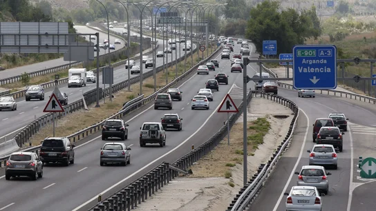 Circulación de vehículos en la A-3 en sentido Valencia a la altura de Rivas Vaciamadrid Circulación de vehículos en la A-3 en sentido Valencia a la altura de Rivas Vaciamadrid
