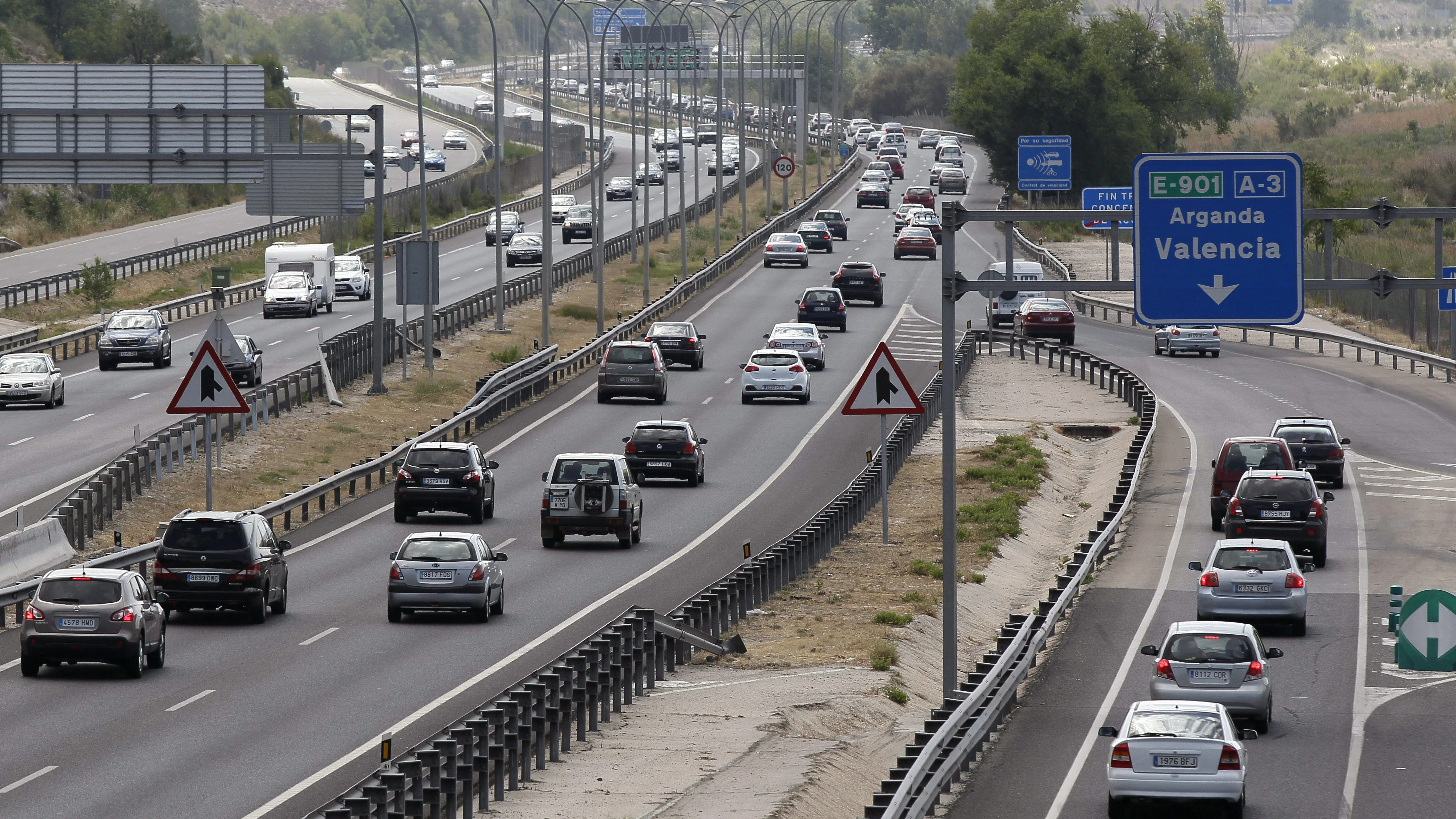 Circulación de vehículos en la A-3 en sentido Valencia a la altura de Rivas Vaciamadrid