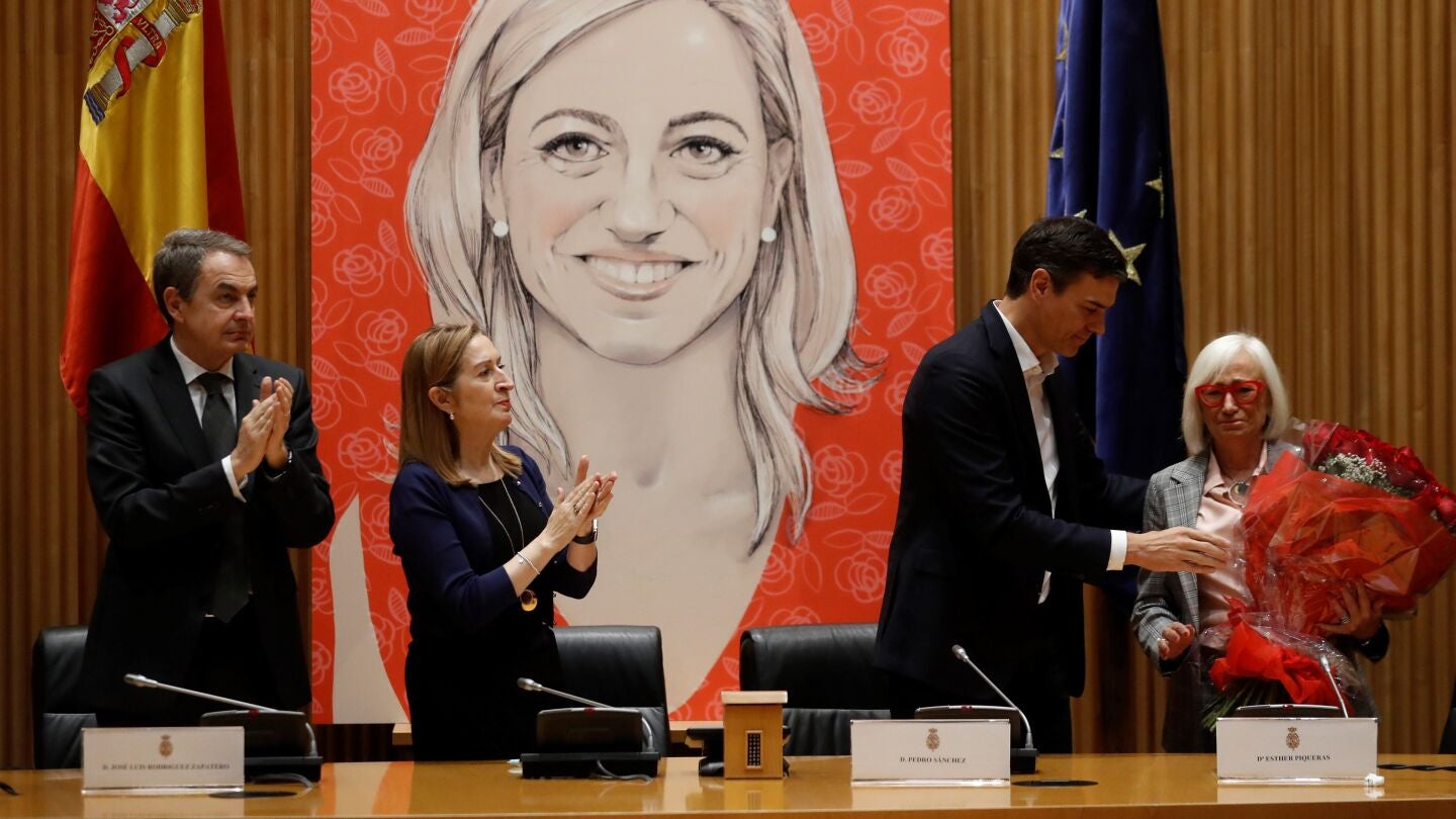 Homenaje a Carme Chac&oacute;n en el Congreso
