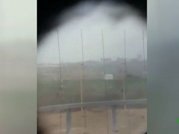 Francotiradores israelíes celebran que acaban de disparar en la cabeza a un palestino de Gaza Francotiradores israelíes celebran que acaban de disparar en la cabeza a un palestino de Gaza
