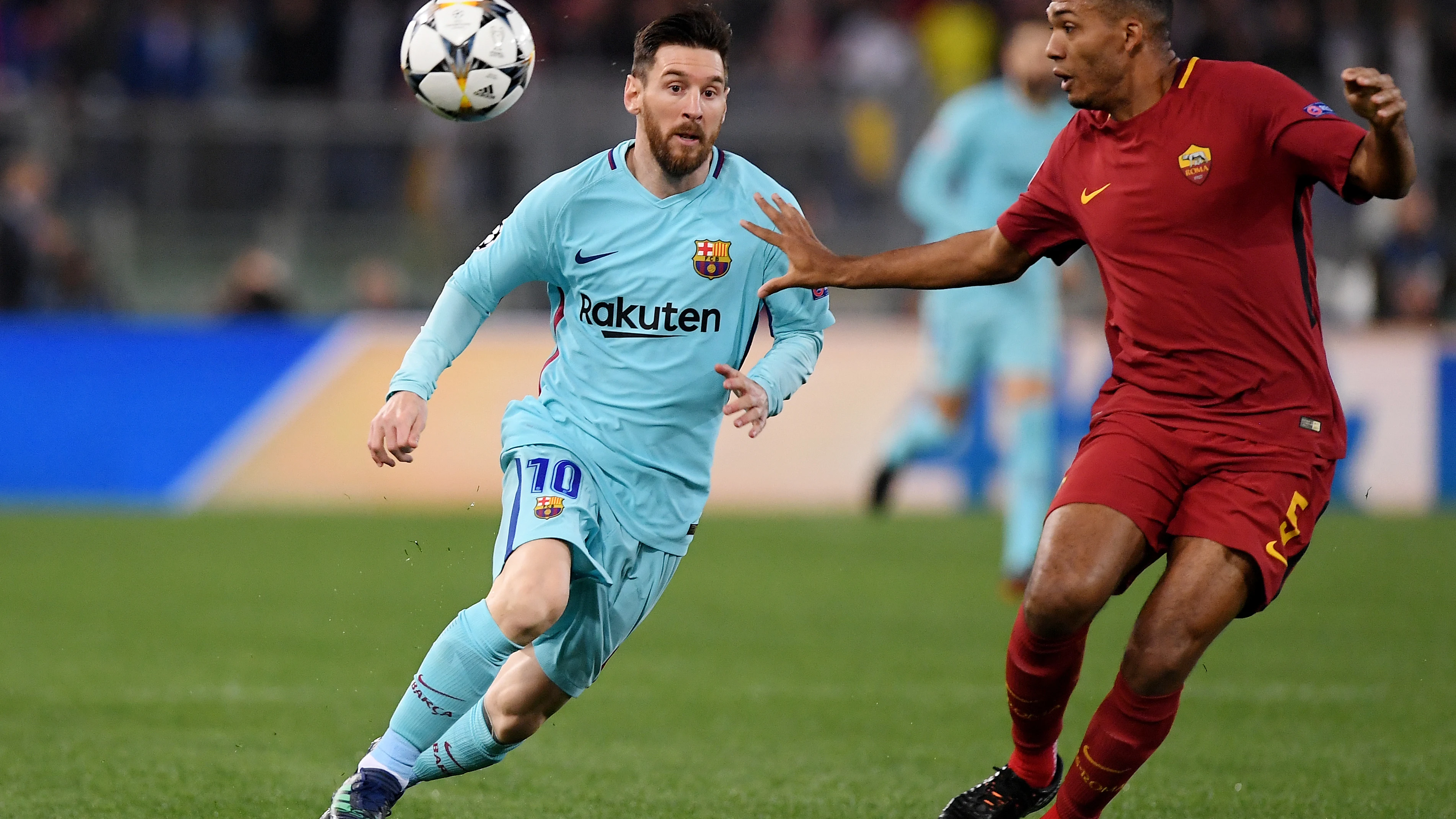 Leo Messi, en acción ante Juan Jesus 