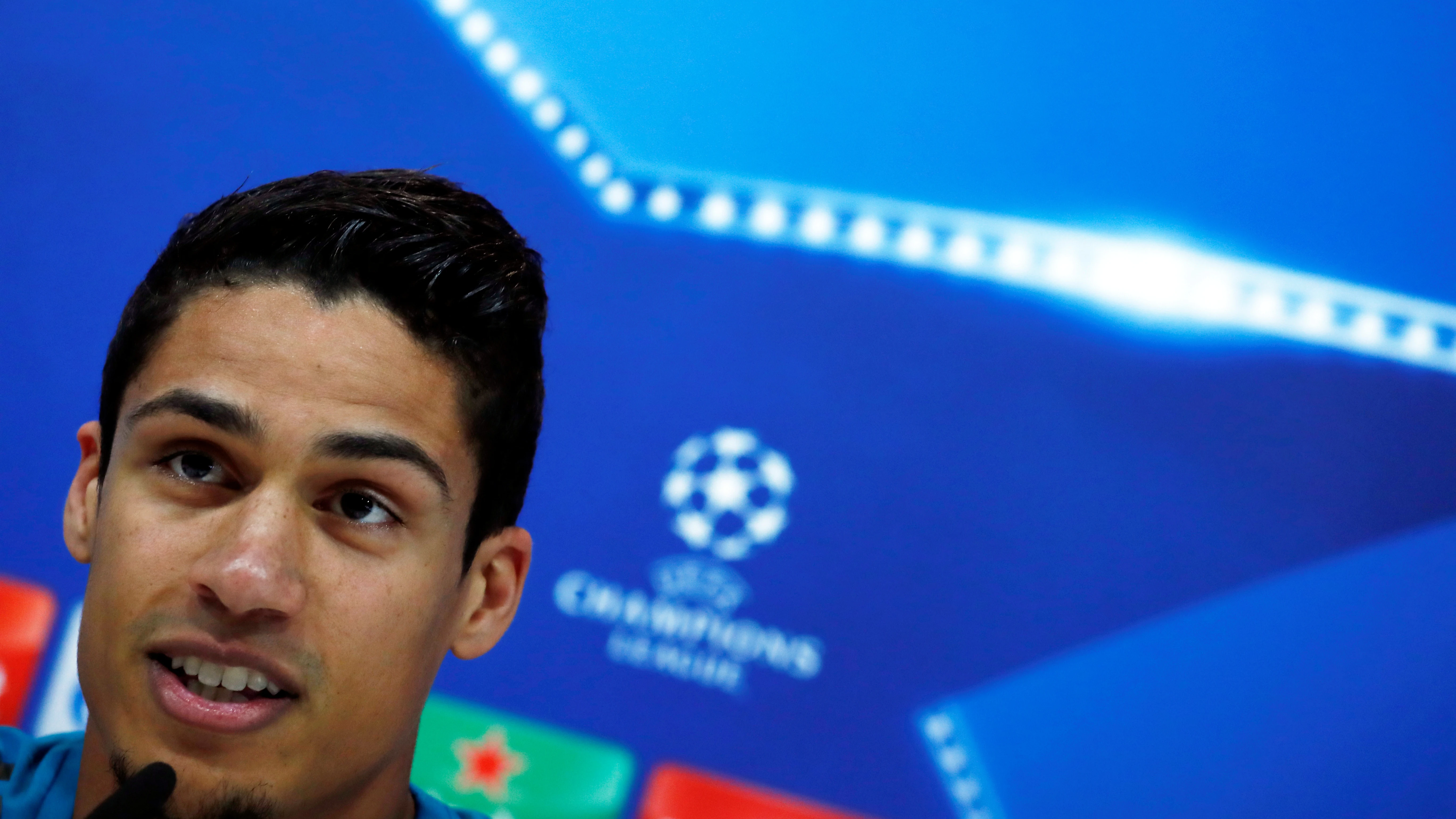 Varane comparece ante los medios antes del partido contra la Juventus