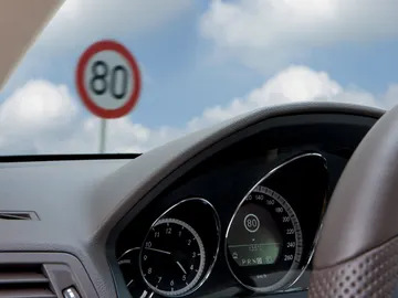 Señal límite de velocidad Señal límite de velocidad