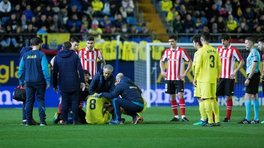Fornals, sentado en el terreno de juego Fornals, sentado en el terreno de juego