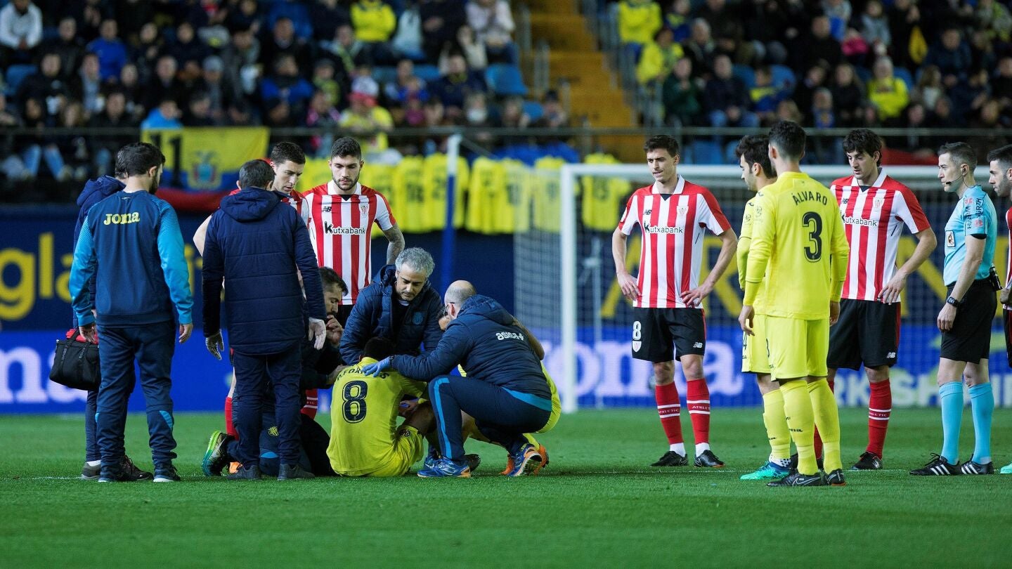 Fornals, sentado en el terreno de juego