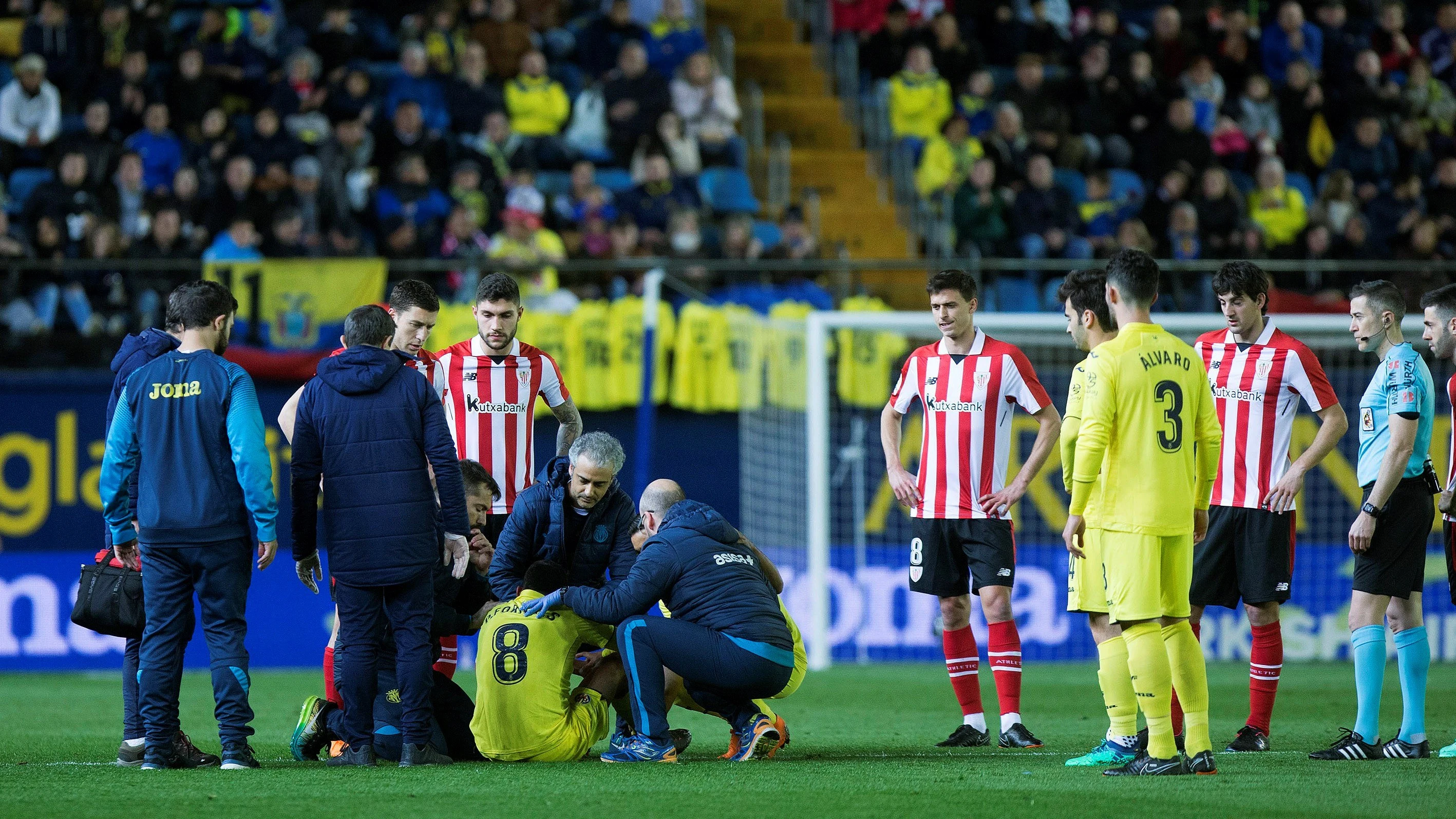 Fornals, sentado en el terreno de juego