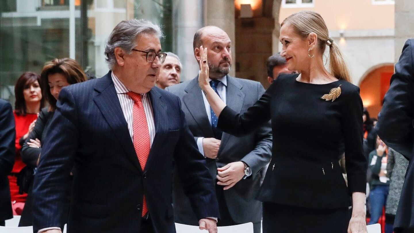Cristina Cifuentes en un acto de la AVT