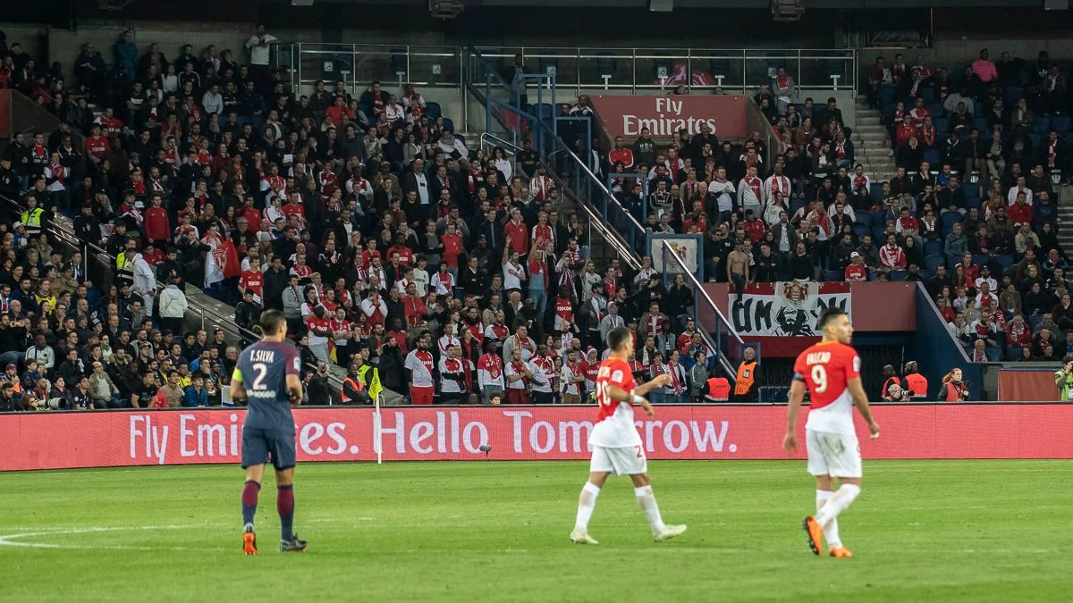 Aficionados de Mónaco, al encajar un gol del PSG