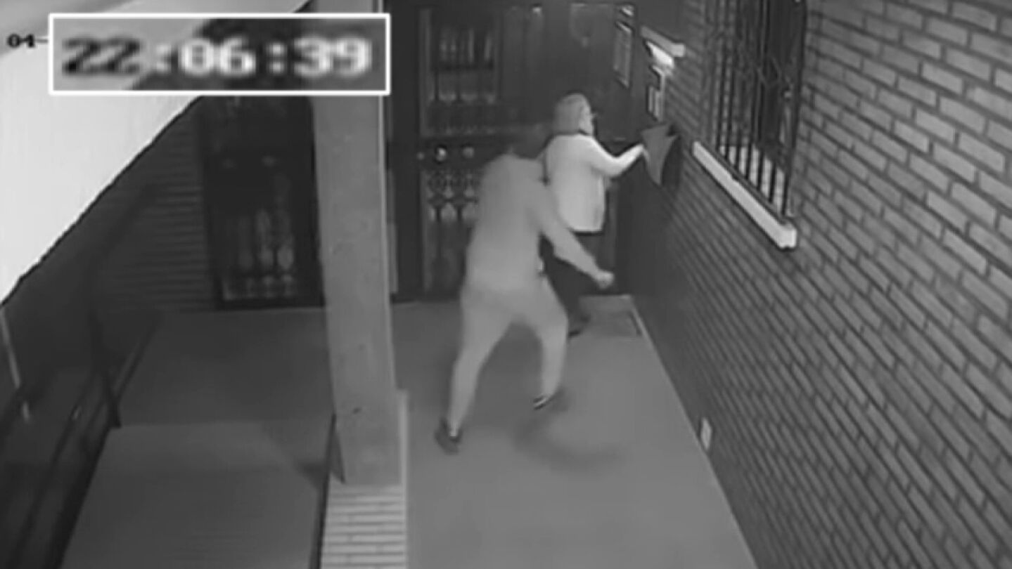 Brutal agresi&oacute;n a una mujer para robarle el bolso