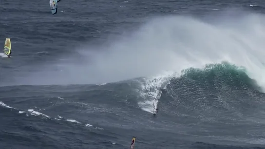 Gisela Pulido se enfrenta a las olas más grandes del mundo en el Big Wave Challenge Gisela Pulido se enfrenta a las olas más grandes del mundo en el Big Wave Challenge