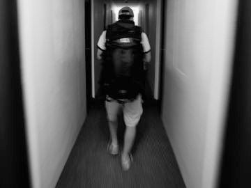 Un joven con mochila Un joven con mochila