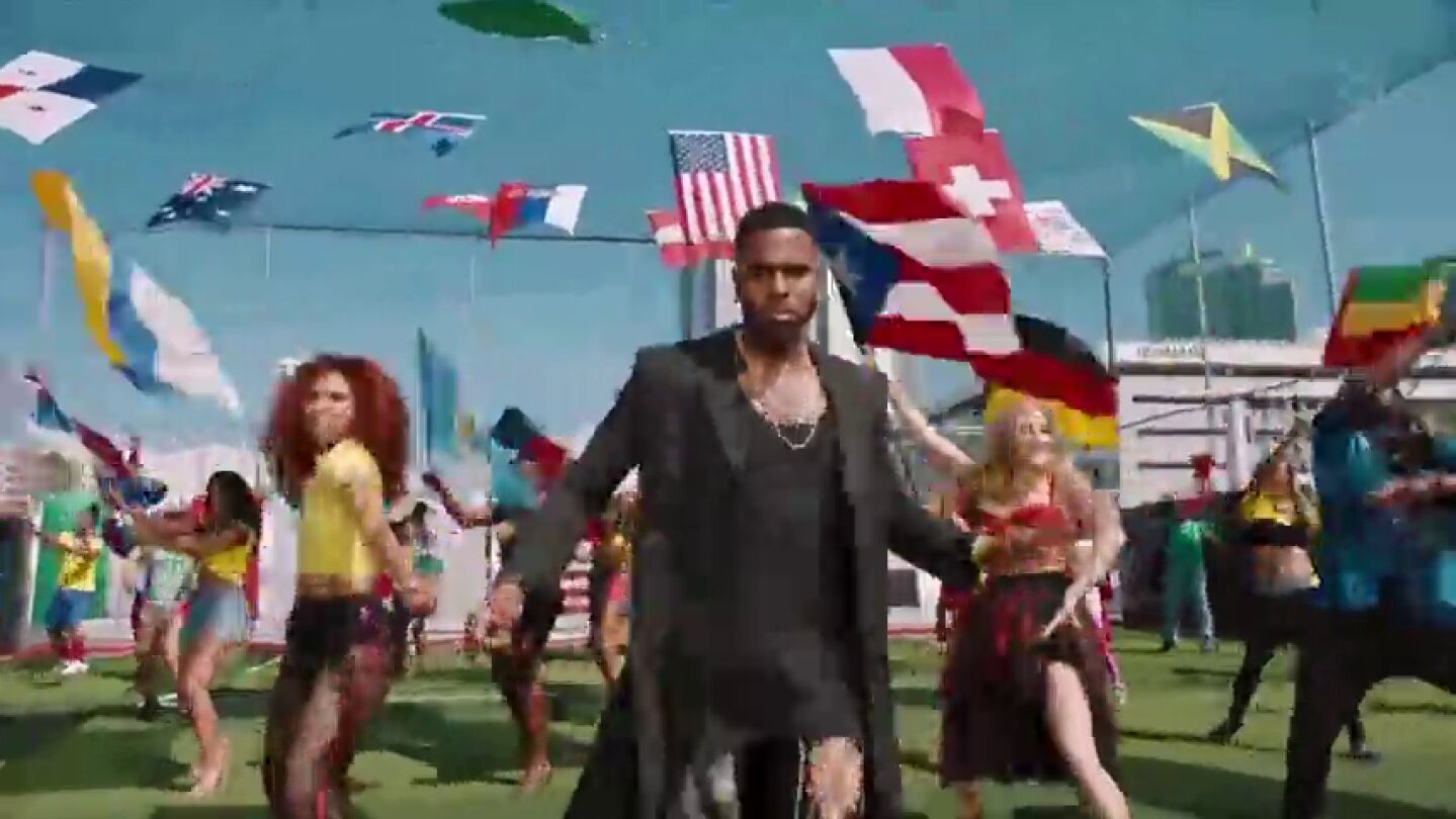 La bandera canaria aparece m&aacute;s que la espa&ntilde;ola en el v&iacute;deo del himno del Mundial de Rusia