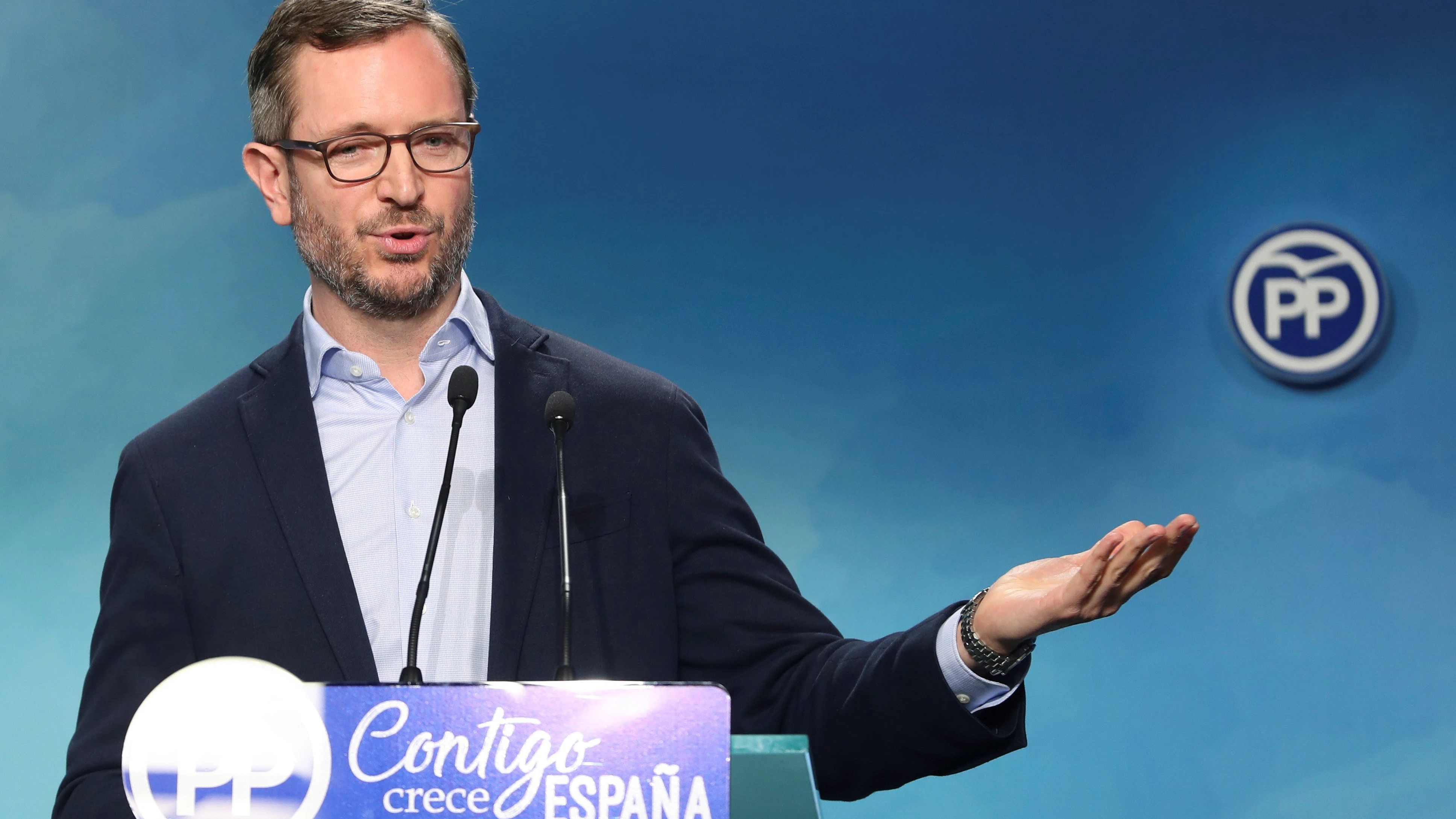 El vicesecretario de Política Social y Sectorial del PP, Javier Maroto, durante la rueda de prensa en la sede popular de Génova