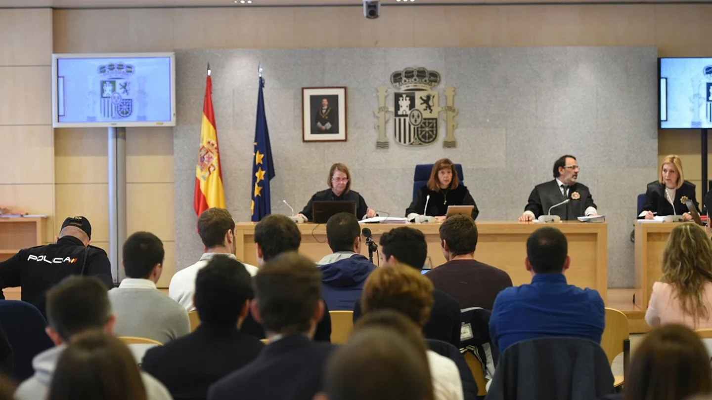 Juicio a los ocho acusados de agredir a dos guardias civiles y sus parejas en octubre de 2016 en la localidad navarra de Alsasua Juicio a los ocho acusados de agredir a dos guardias civiles y sus parejas en octubre de 2016 en la localidad navarra de Alsasua