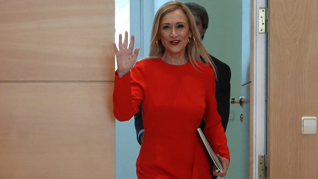 Cristina Cifuentes antes de su rueda de prensa