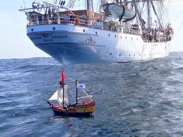 Barco Playmobil surcando los mares Barco Playmobil surcando los mares