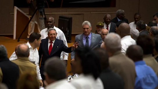 Raúl Castro junto a Miguel Díaz-Canel Raúl Castro junto a Miguel Díaz-Canel