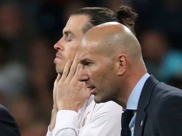 Zidane, con Bale a su lado Zidane, con Bale a su lado