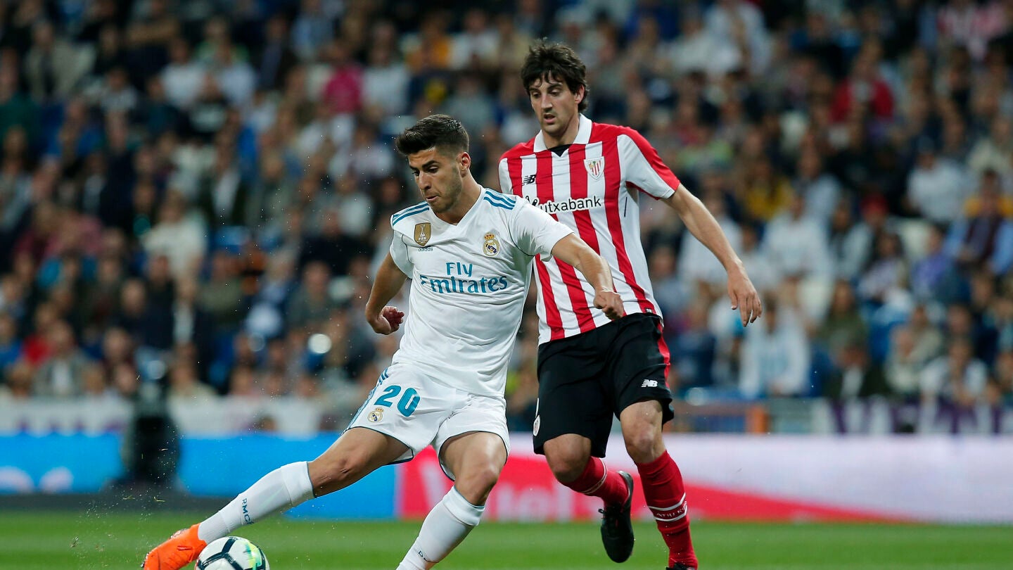 Marco Asensio dispara ante el Athletic