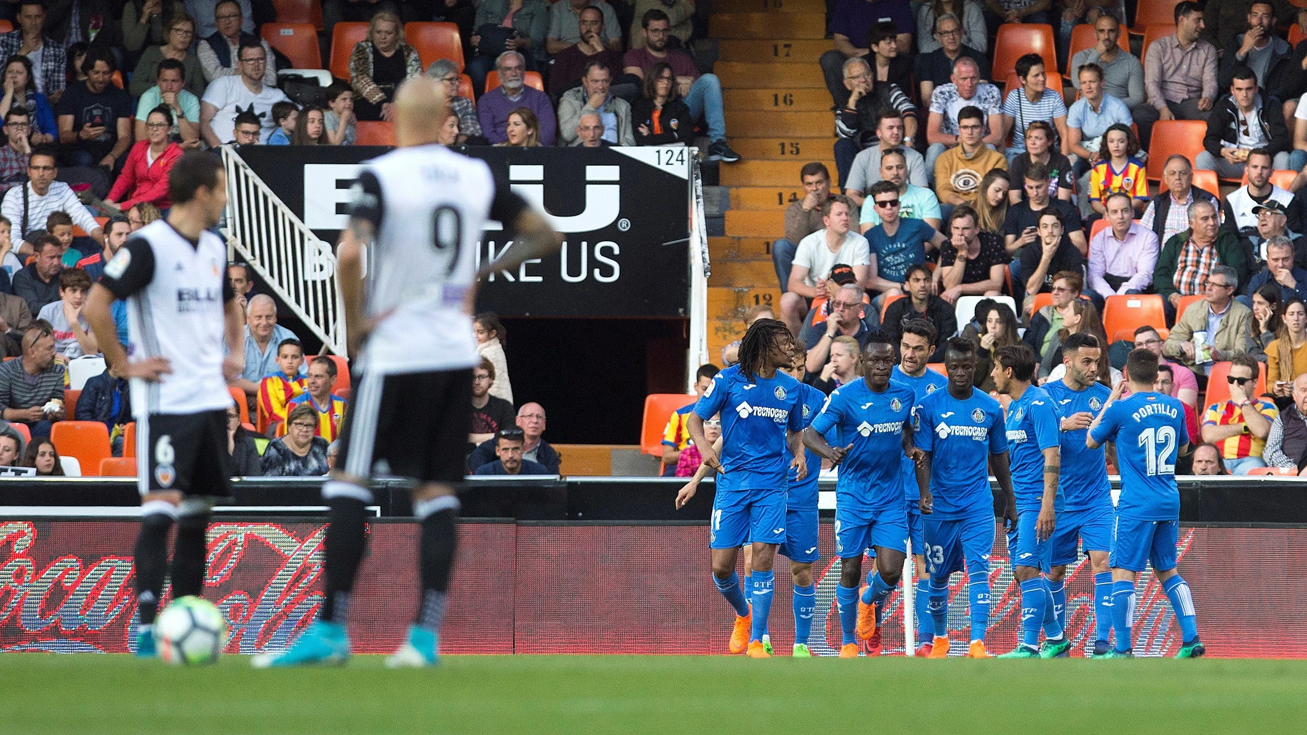 Los jugadores del Getafe celebran uno de los goles de Remy contra el Valencia