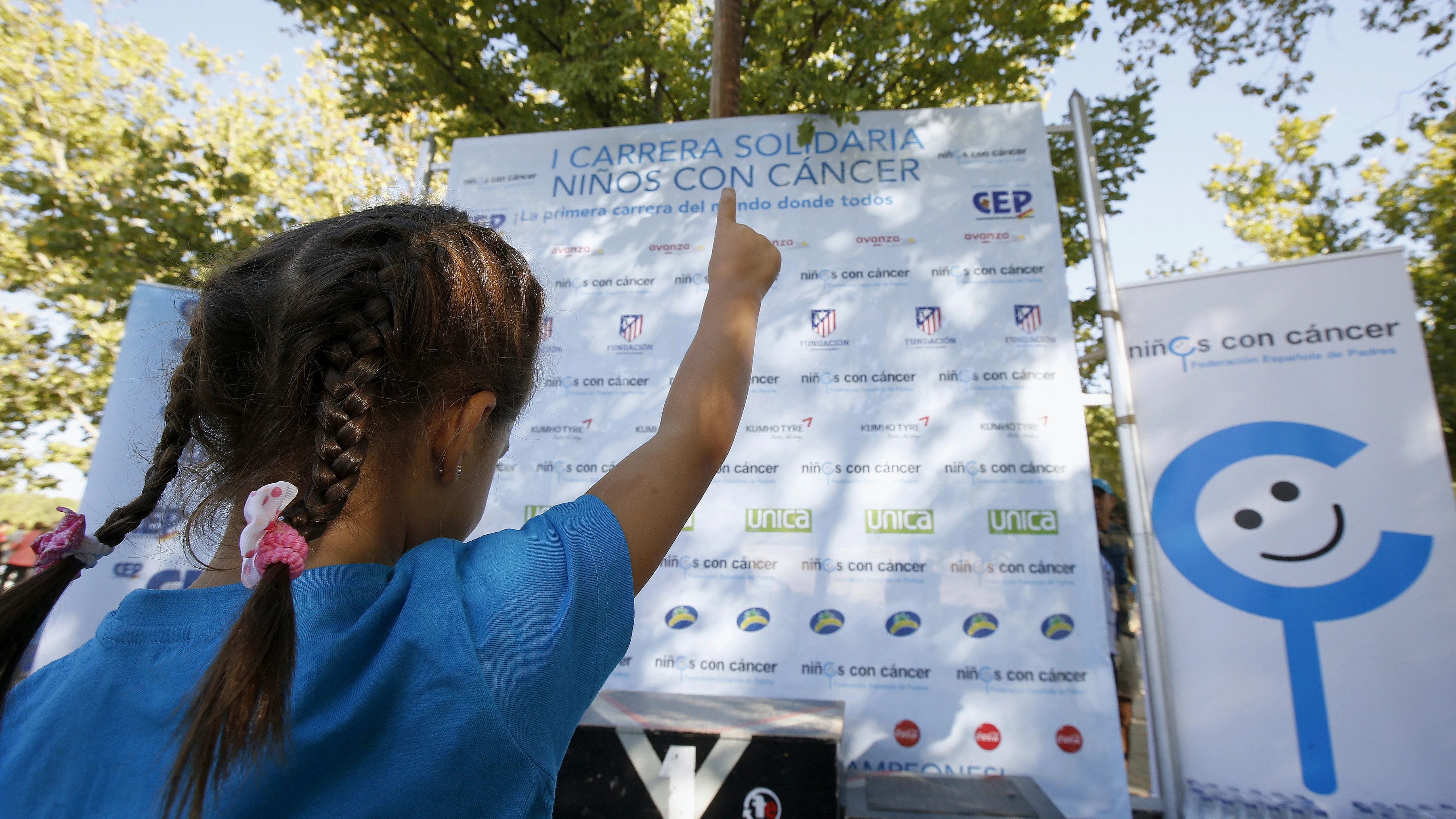 Una de las pequeñas participantes en la I Carrera Solidaria "Niños con Cáncer".