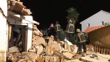 Trabajos de los bomberos en Villamanta