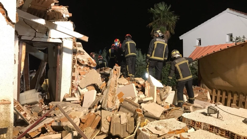 Trabajos de los bomberos en Villamanta