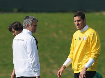 Mourinho y Julio César, en un entrenamiento durante su etapa en el Inter Mourinho y Julio César, en un entrenamiento durante su etapa en el Inter