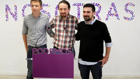 Pablo Iglesias escoltado por Íñigo Errejón y Ramón Espinar Pablo Iglesias escoltado por Íñigo Errejón y Ramón Espinar