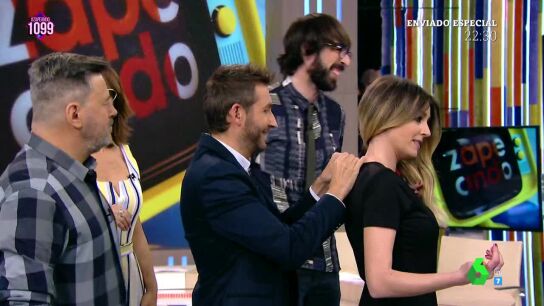 Anna Simon sufre 'un Letizia' en pleno directo de Zapeando