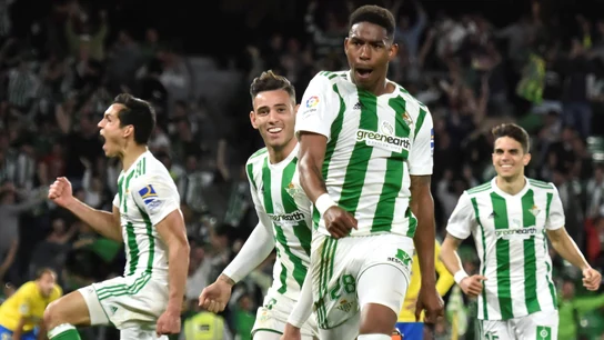 Junior celebra su gol contra Las Palmas Junior celebra su gol contra Las Palmas
