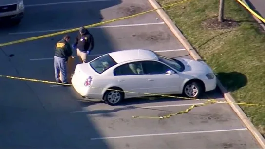 El vehículo donde se disparó el arma El vehículo donde se disparó el arma