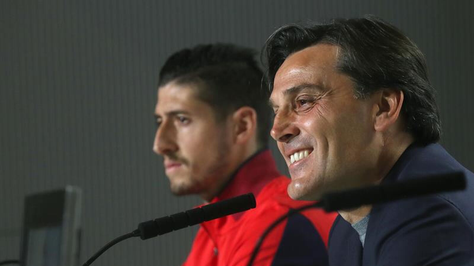Vincenzo Montella en rueda de prensa