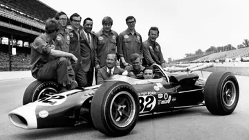 Colin Chapman, creador de Lotus e ingeniero y diseñador de coches de carreras.