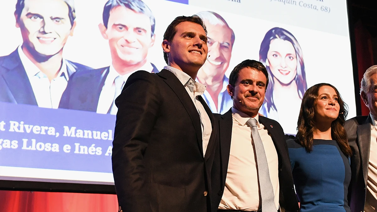 Manuel Valls con Albert Rivera e Inés Arrimadas