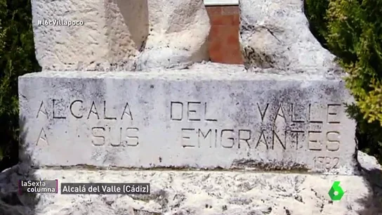 Una estatua de Alcalá del Valle Alcalá del Valle, el pueblo donde la emigración es crónica