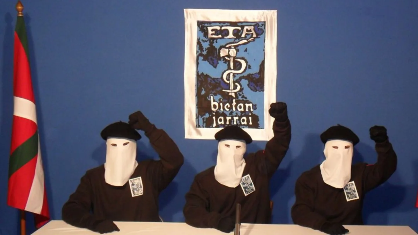 Miembros de ETA en una imagen de archivo Miembros de ETA en una imagen de archivo
