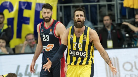 Datome celebra una canasta ante Shengelia Datome celebra una canasta ante Shengelia