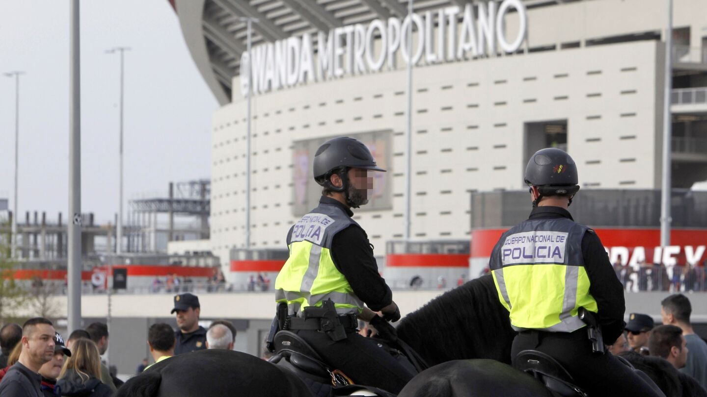 Polic&iacute;as antes de la final de Copa