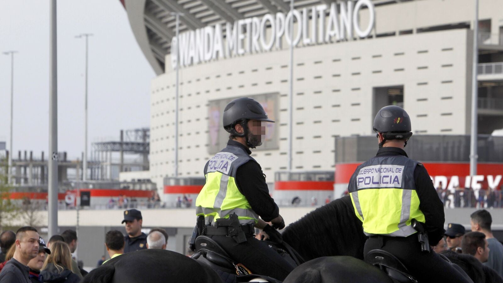 Polic&iacute;as antes de la final de Copa