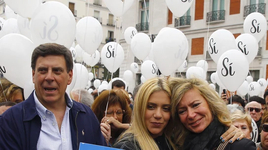 El padre de Diana Quer acompañado de su hija Valeria y su exmujer El padre de Diana Quer acompañado de su hija Valeria y su exmujer