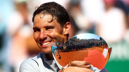 Nadal, con el trofeo de campeón de Montecarlo Nadal, con el trofeo de campeón de Montecarlo