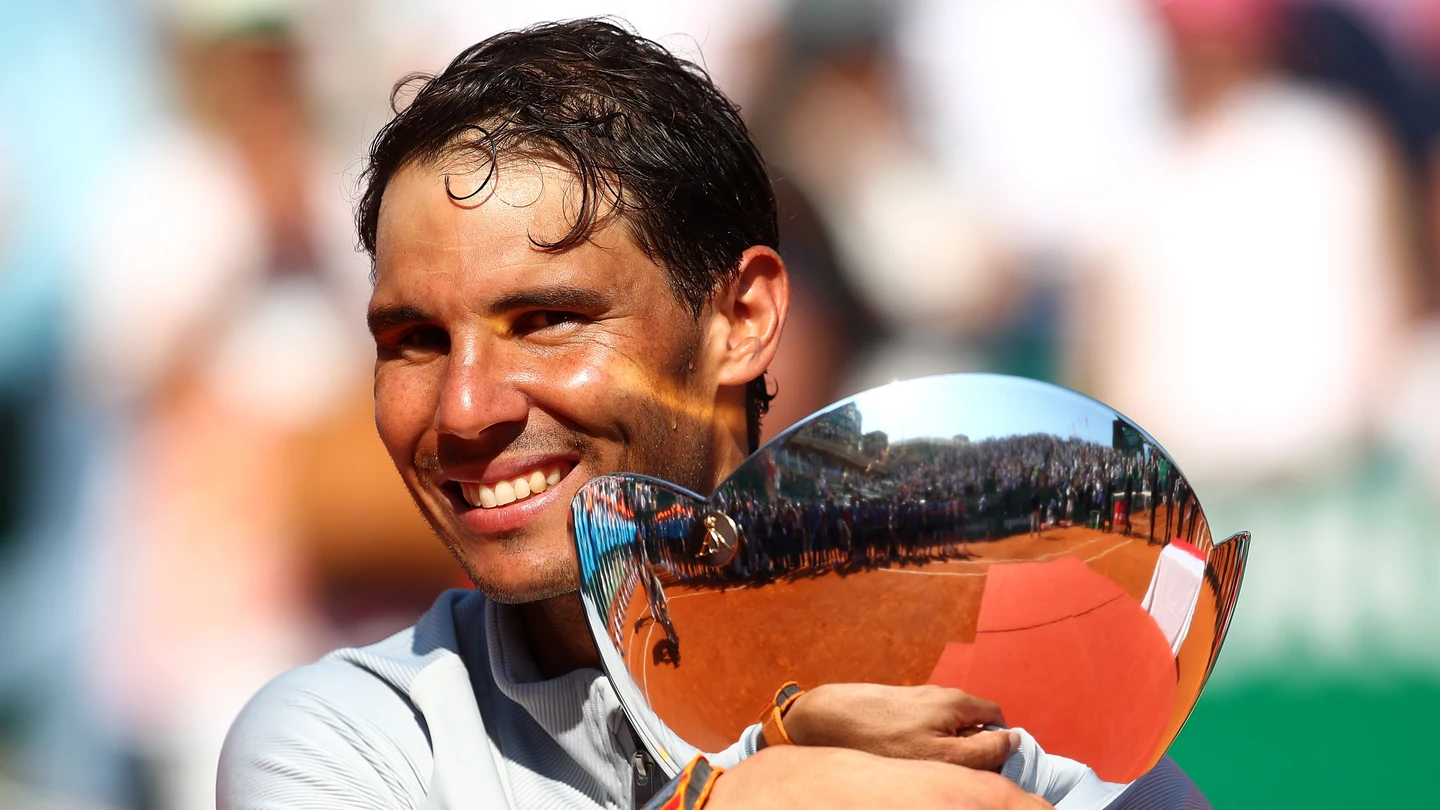 Nadal, con el trofeo de campeón de Montecarlo Nadal, con el trofeo de campeón de Montecarlo
