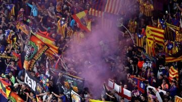 La afición del Barcelona en el estadio Wanda Metropolitano, en Madrid, antes de comenzar la final de la Copa